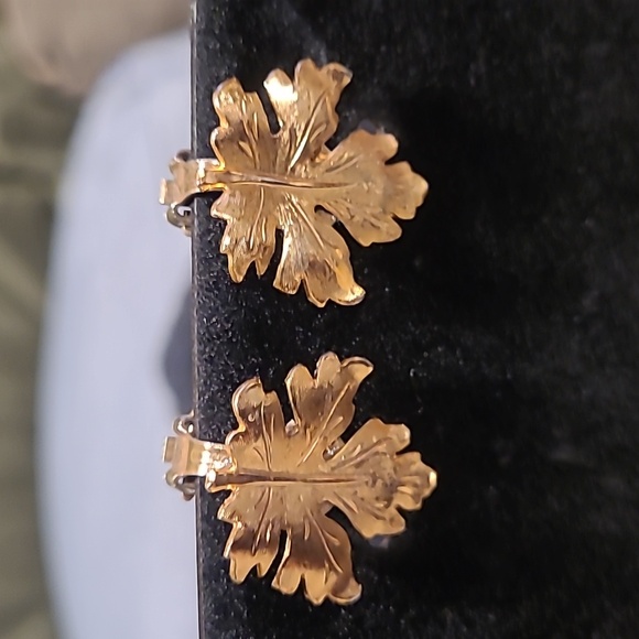 Vintage Leaf Earrings and Brooch Set - Picture 2 of 8